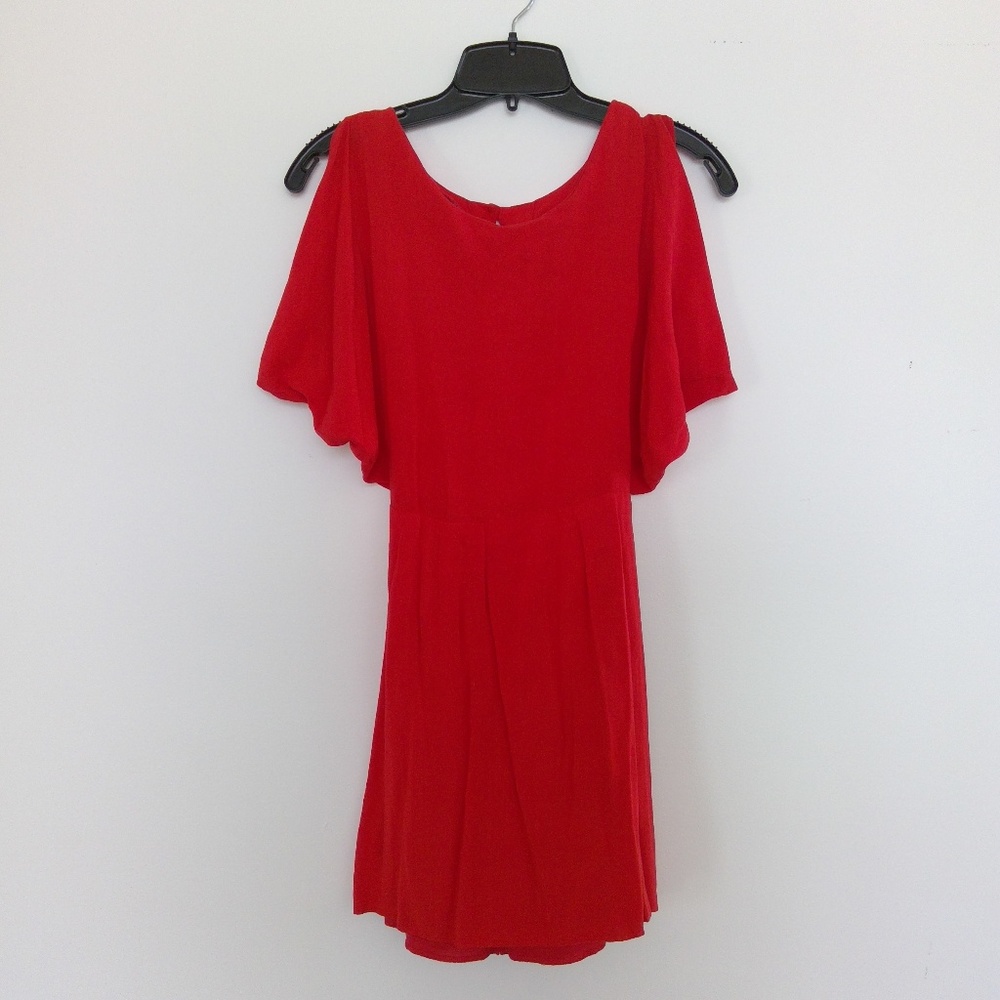 Short sleeve tie back red dress
